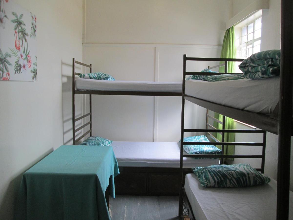 Lighthouse Farm Backpackers Lodge Cape Town Oda fotoğraf