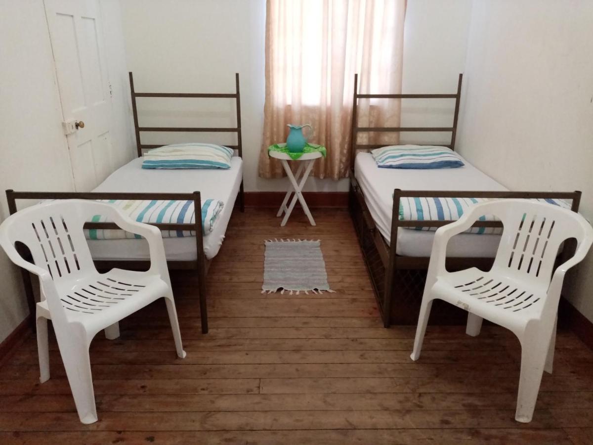Lighthouse Farm Backpackers Lodge Cape Town Oda fotoğraf